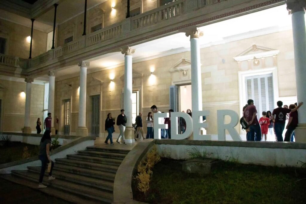 1000440312-1024x683 Debate en Derecho UNR: Penalistas analizan la baja de la edad de imputabilidad.